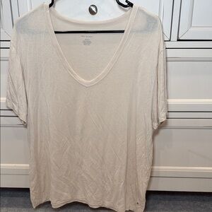 American Eagle Outfitters Soft V-Neck Tee in Light Cream New without Tag